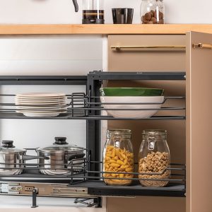 DOOR MOUNTED BLIND CORNER MECHANISM