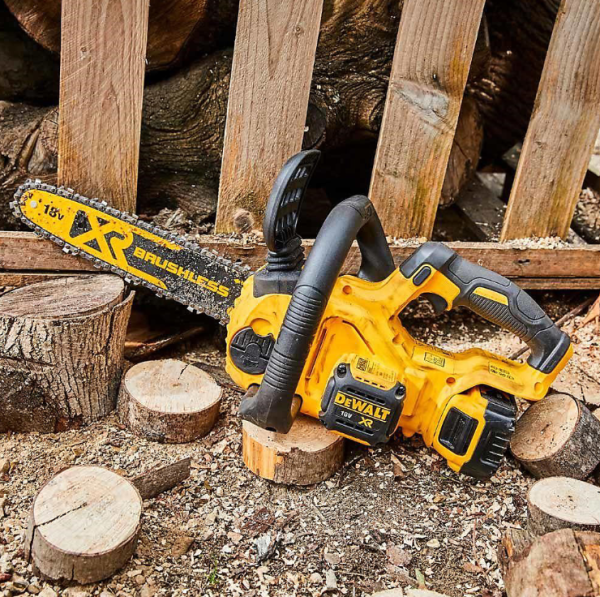 18V XR BRUSHLESS 30CM CHAINSAW - Image 4