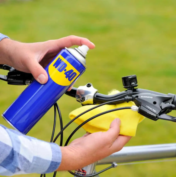 WD-40 330ml Multi-Use Aerosol Can - Image 3